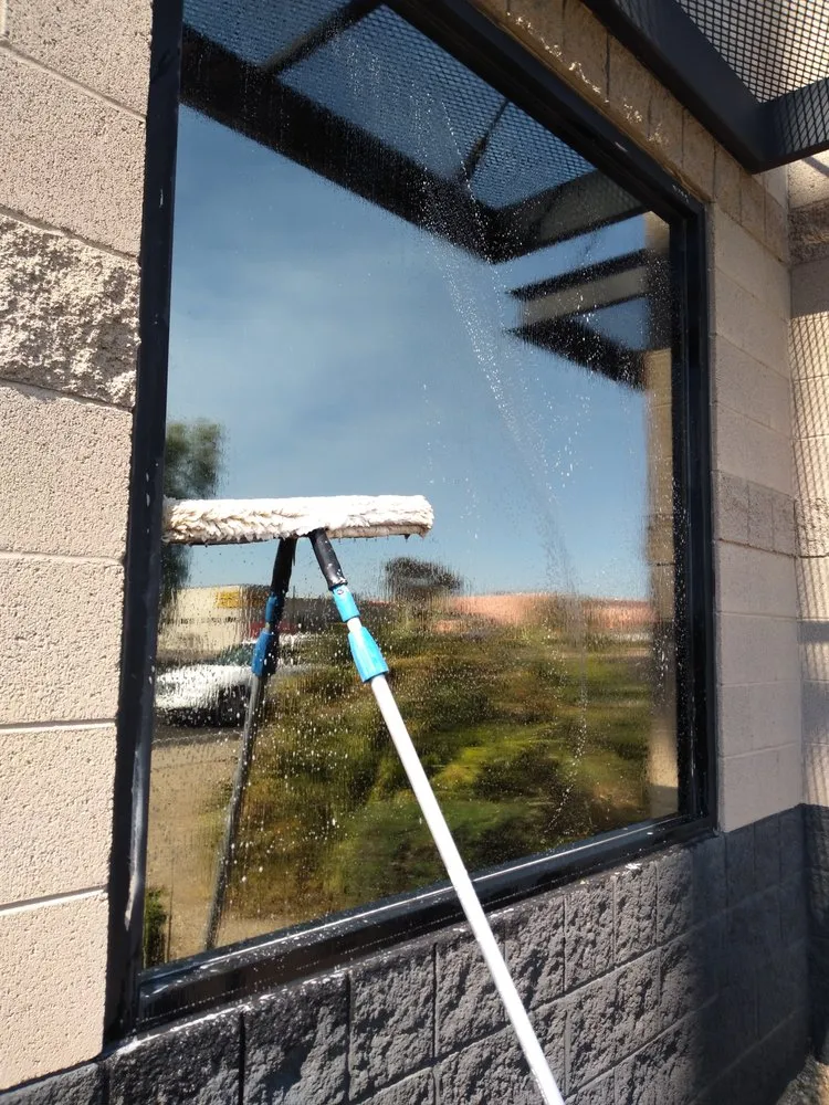 Trusted lawn care service in Phoenix, AZ - Martinez Professional Window Cleaning