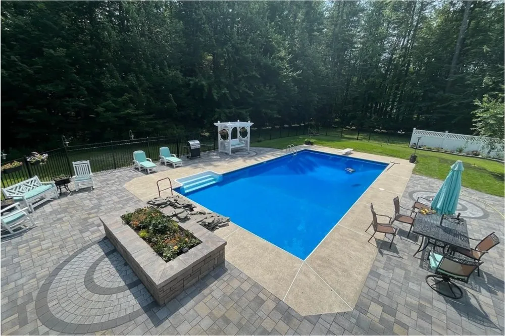 Professional lawn mowing service experts serving Manchester, NH - Martin's Landscaping & Construction