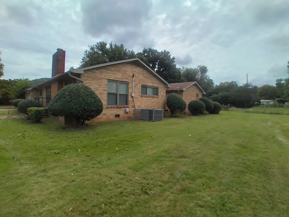 Professional yard maintenance experts serving Huntsville, AL - Martin's Landscaping