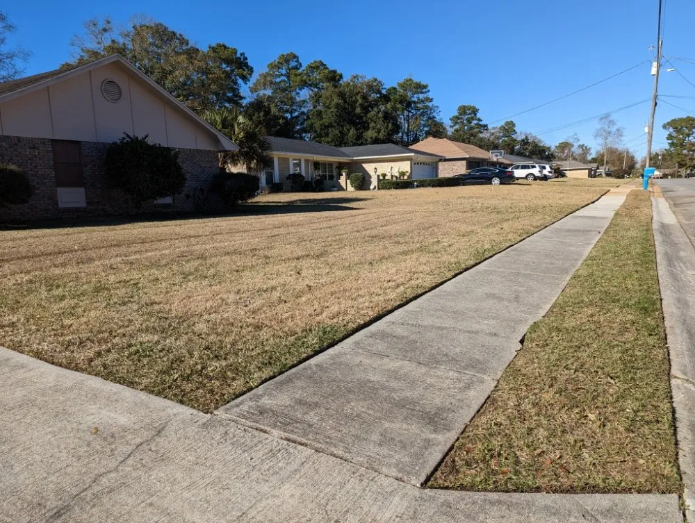 Reliable yard maintenance experts serving Ocean Springs, MS - Martin's Mow And Maintenance