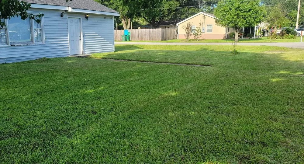 Reliable lawn care service experts serving Ocean Springs, MS - Martin's Mow And Maintenance