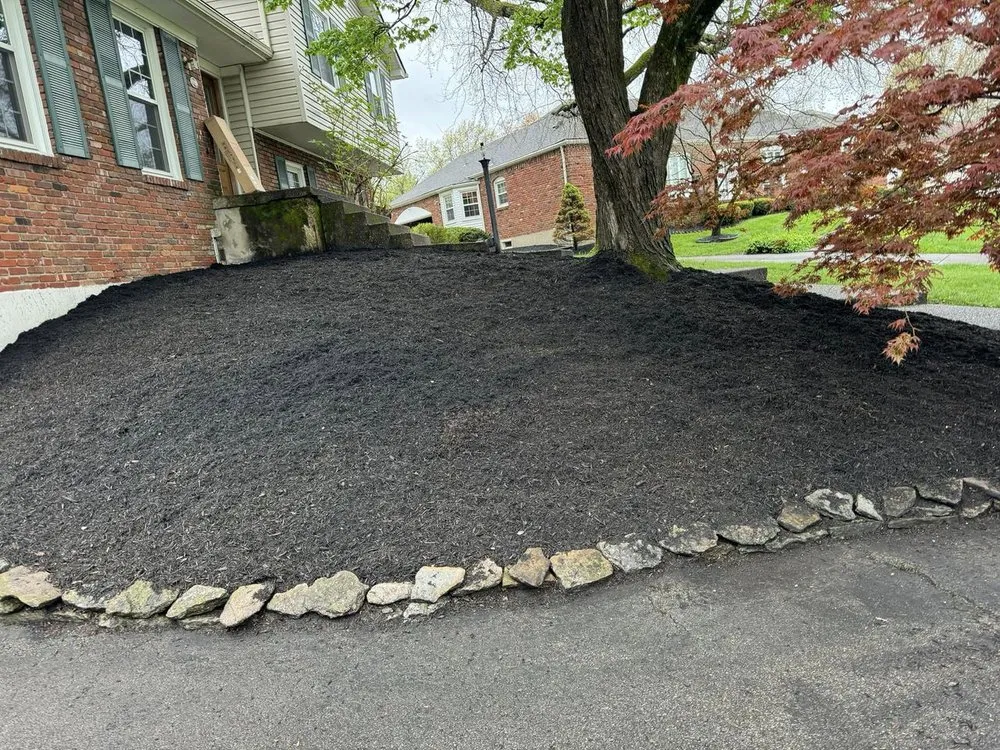 Reliable garden landscaping in Crestwood, KY by Martins Mowing