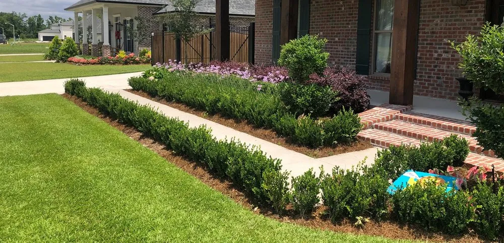 Custom lawn mowing service in Luling, LA by Martin's Nursery & Landscape