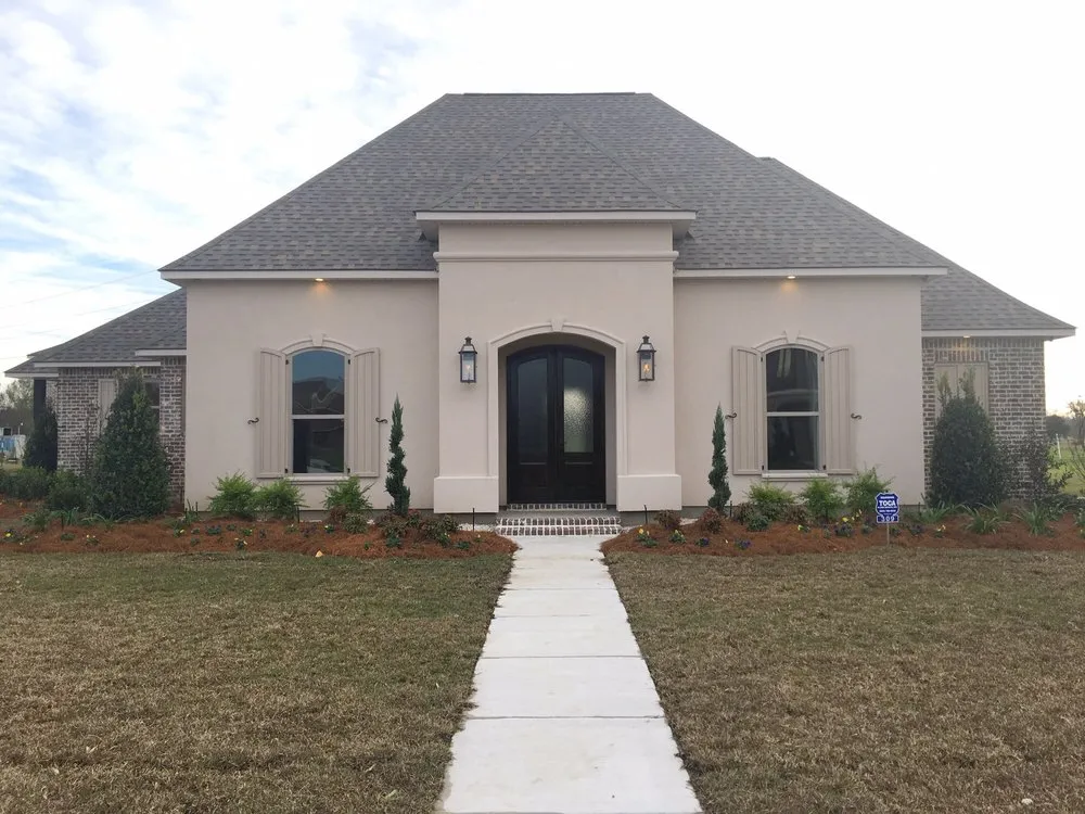 Reliable lawn care service experts serving Luling, LA - Martin's Nursery & Landscape