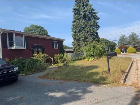 Expert lawn care service experts serving Warwick, RI - Martorelli Property Services LLC.