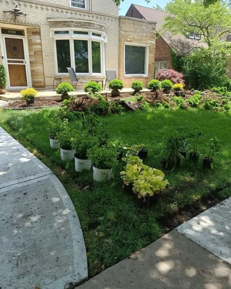 Professional yard cleanup service for beautiful yards in Oak Lawn, IL by Marval Landscaping