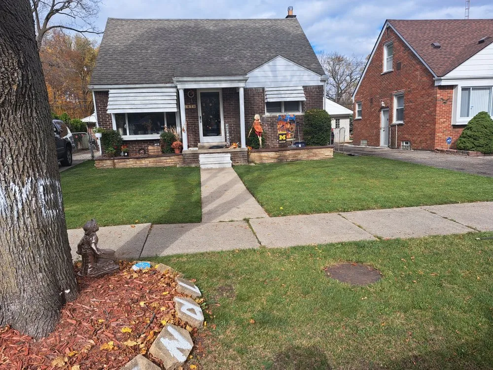 Top-rated landscaping services in Dearborn Heights, MI by Marvelous Kutz