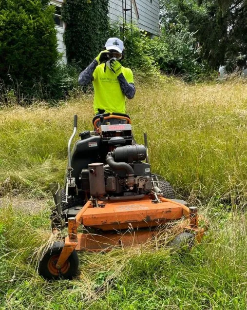 Professional lawn mowing service experts serving Toledo, OH - Marvin’s Lawncare