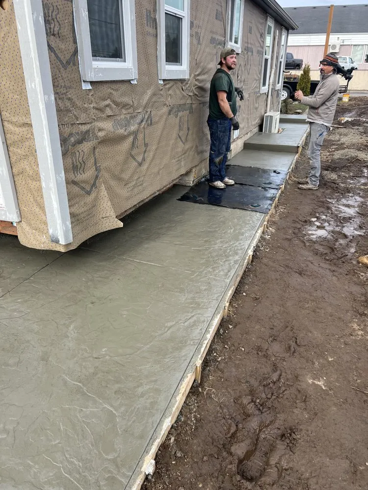 Local yard cleanup service in Florence, OR by Mason Prociw Landscape