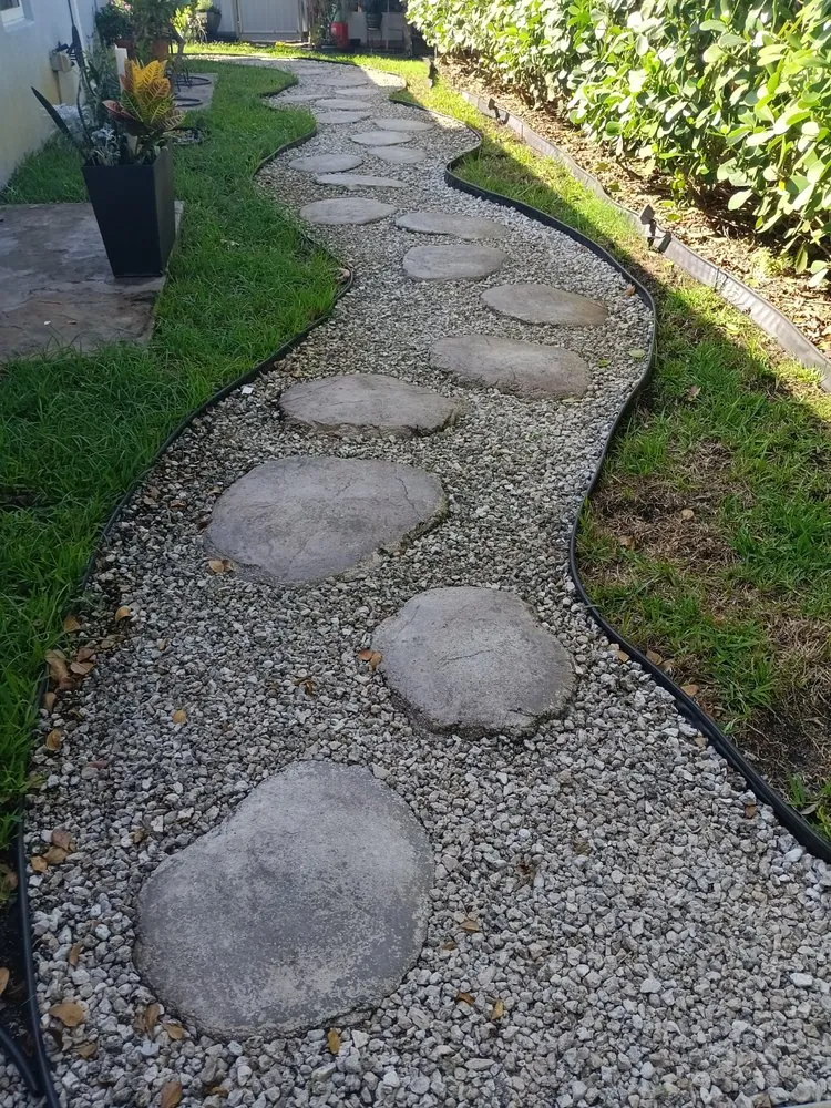 Expert yard cleanup service near you in Renton, WA by Master Borders