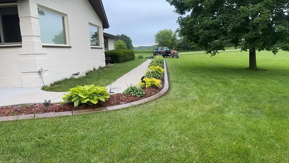 Affordable yard maintenance experts serving Waukesha, WI - Master Curbz