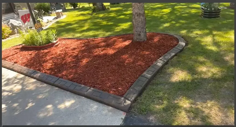 Reliable yard maintenance for year-round maintenance in Waukesha, WI by Master Curbz