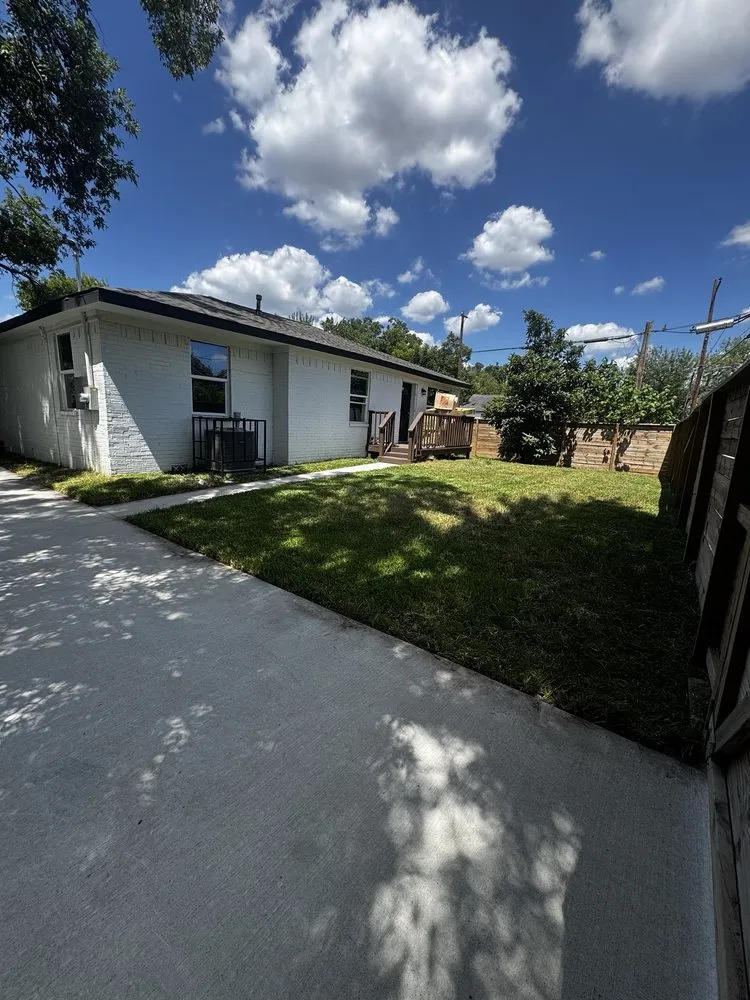 Expert yard maintenance experts serving Houston, TX - Master Fix It