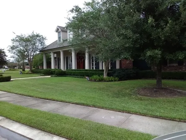 Expert landscape design for homes in Baton Rouge, LA by Masterco RFM