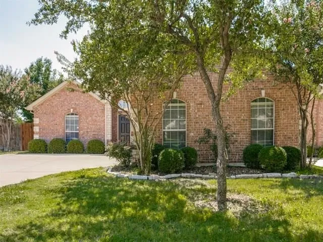 Professional garden landscaping experts serving Keller, TX - MasterLawn Service