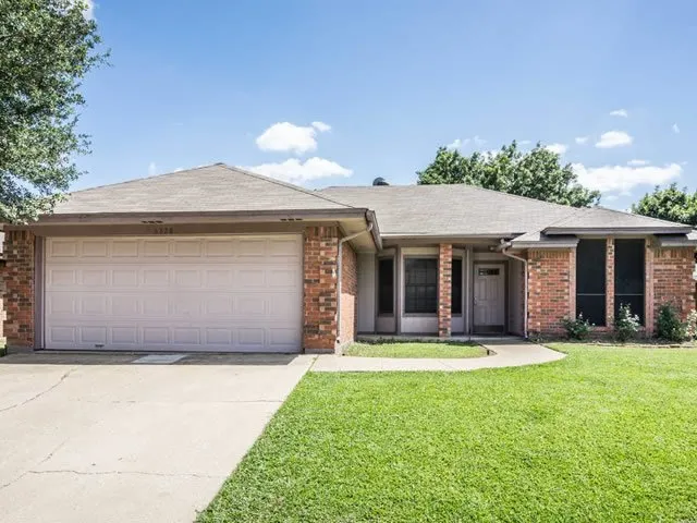 Affordable landscape design for homes across Keller, TX - MasterLawn Service