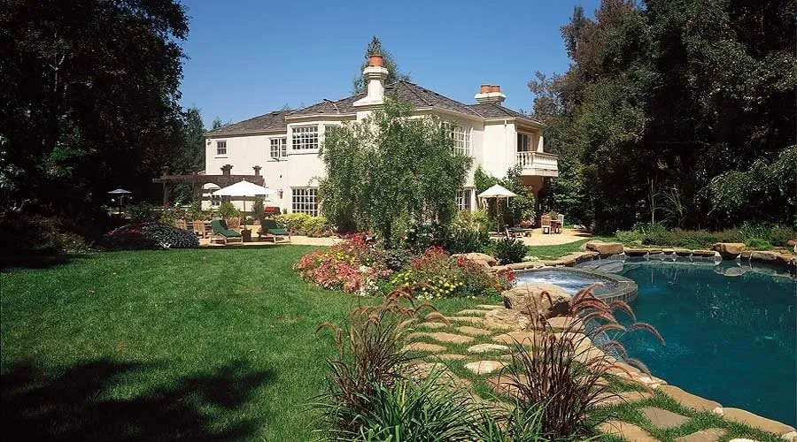 Trusted lawn care service experts serving Daly City, CA - Masterpiece Gardens & Design