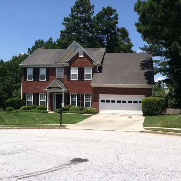 Local yard maintenance for residential properties across Elizabethton, TN - Master's Touch Landscaping