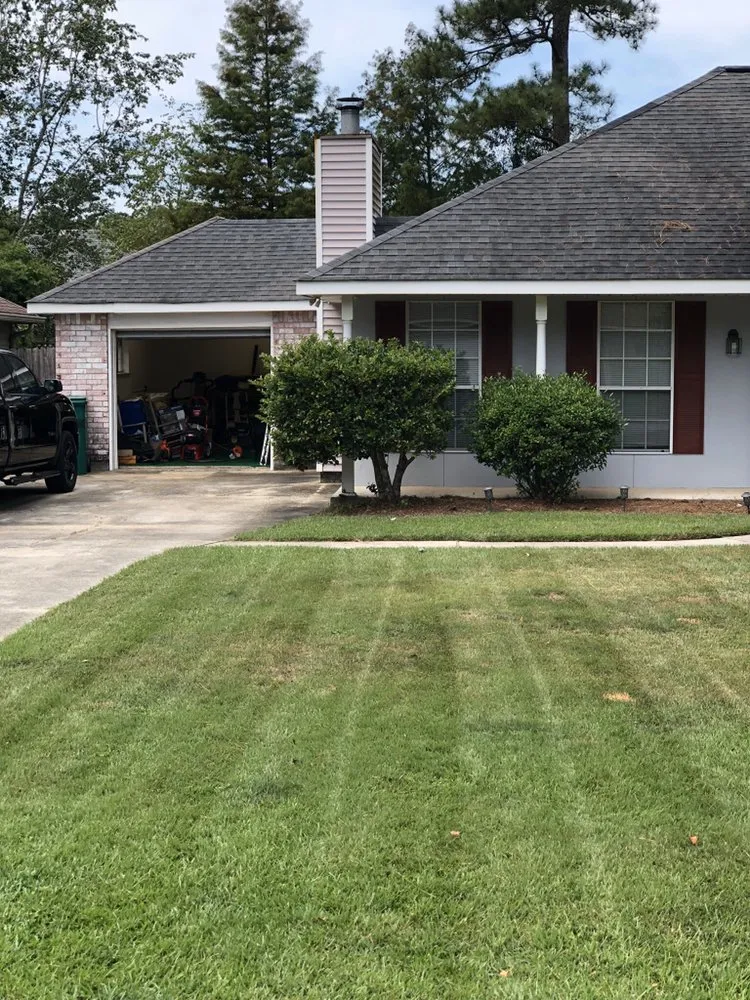 Expert lawn mowing service in Mandeville, LA - Masterson Mowing
