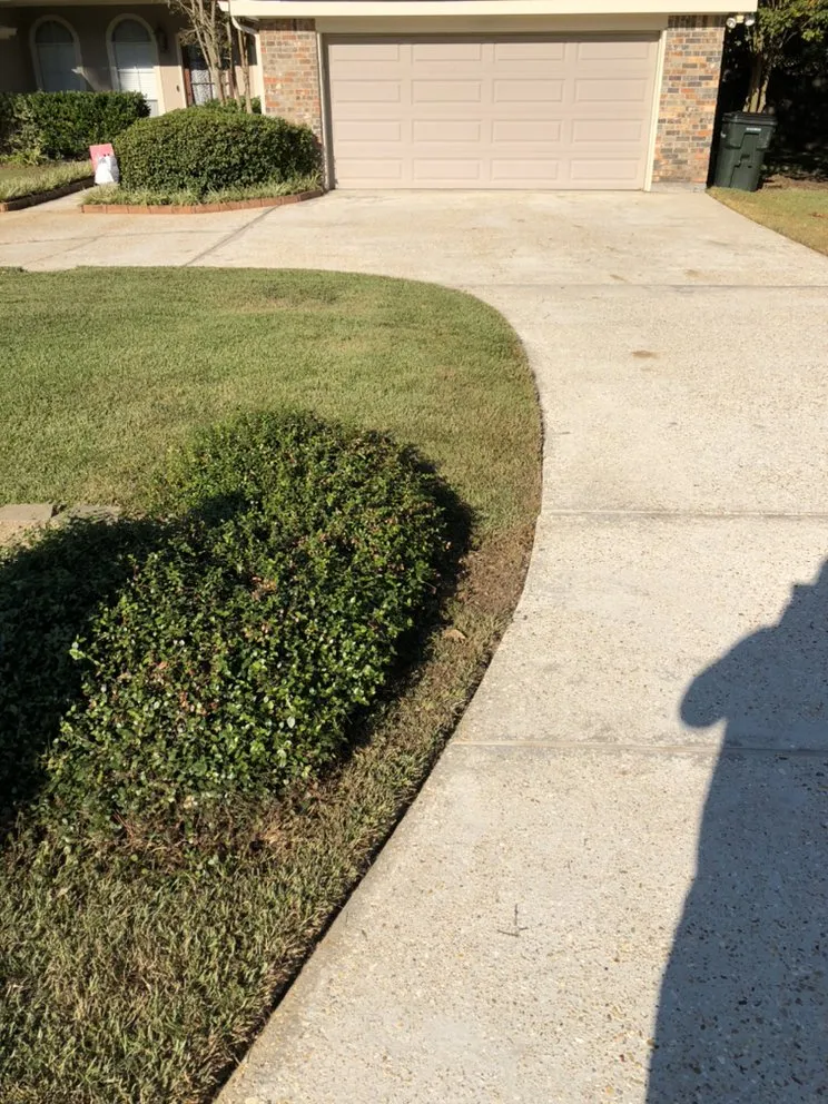 Expert lawn mowing service near you in Mandeville, LA by Masterson Mowing