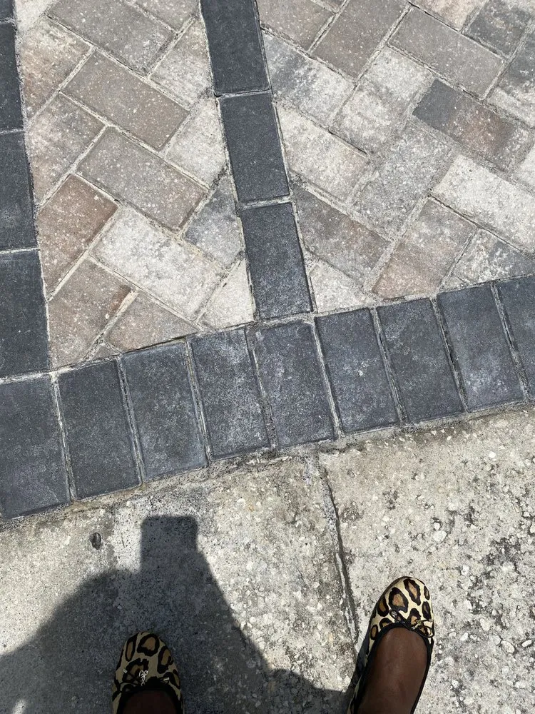 Custom lawn care service for homes in Orlando, FL by Matao pavers services