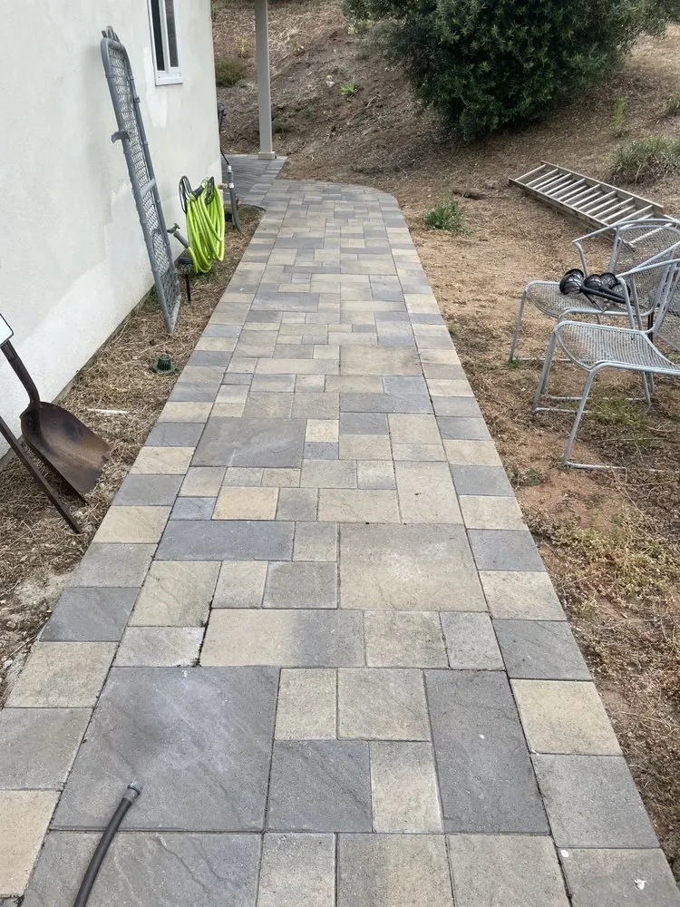 Reliable lawn care service in Fallbrook, CA - Mateo handyman services