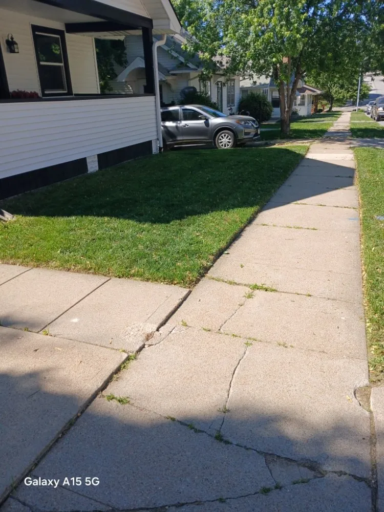 Trusted yard maintenance in Omaha, NE - Mateo Landscaping