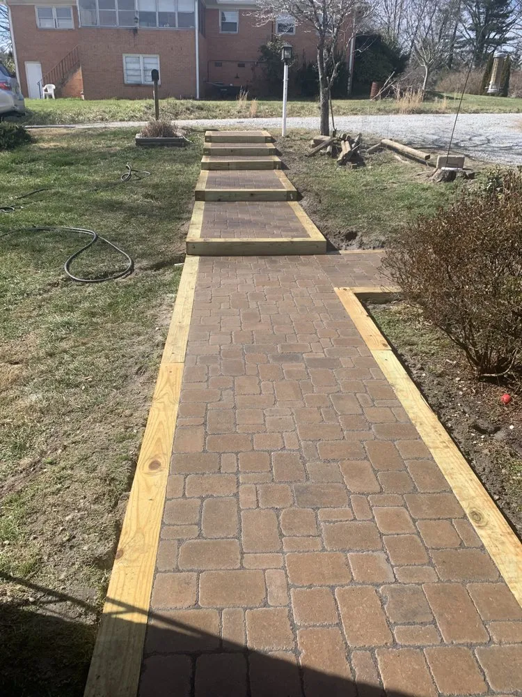 Local landscaping services experts serving Hendersonville, NC - Mateo's Construction and Landscaping