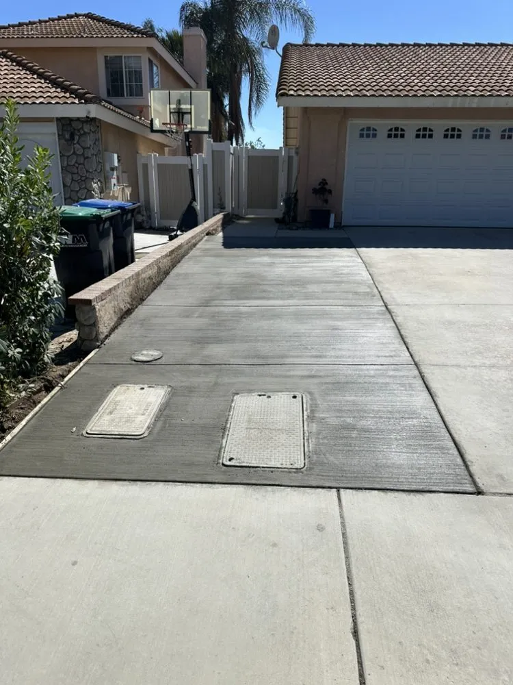 Local yard cleanup service for year-round maintenance in Riverside, CA by Matthew Tree Service