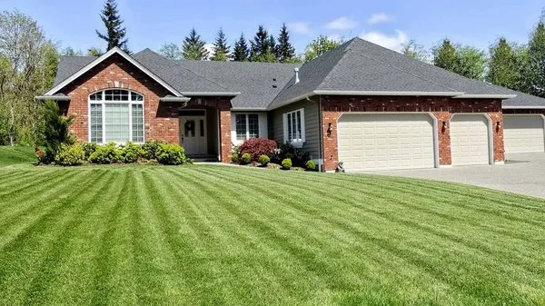 Matthews Lawncare Logo