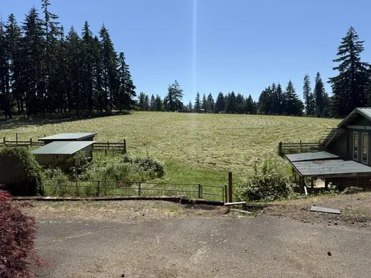 Matthews Tractor Work Logo