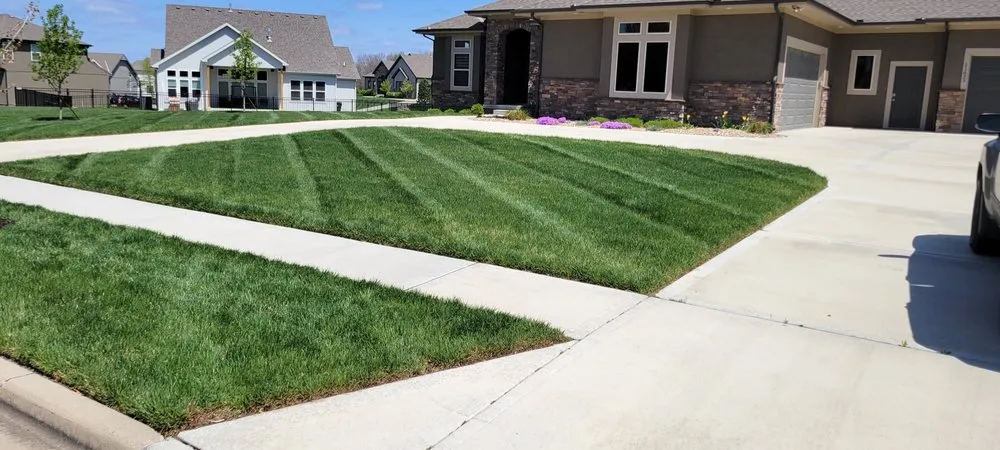 Professional lawn mowing service experts serving Omaha, NE - Matt's Lawn Care