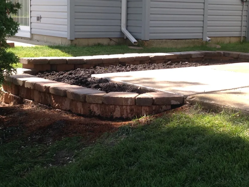 Custom landscaping services experts serving Streamwood, IL - Matt's Lawn Care