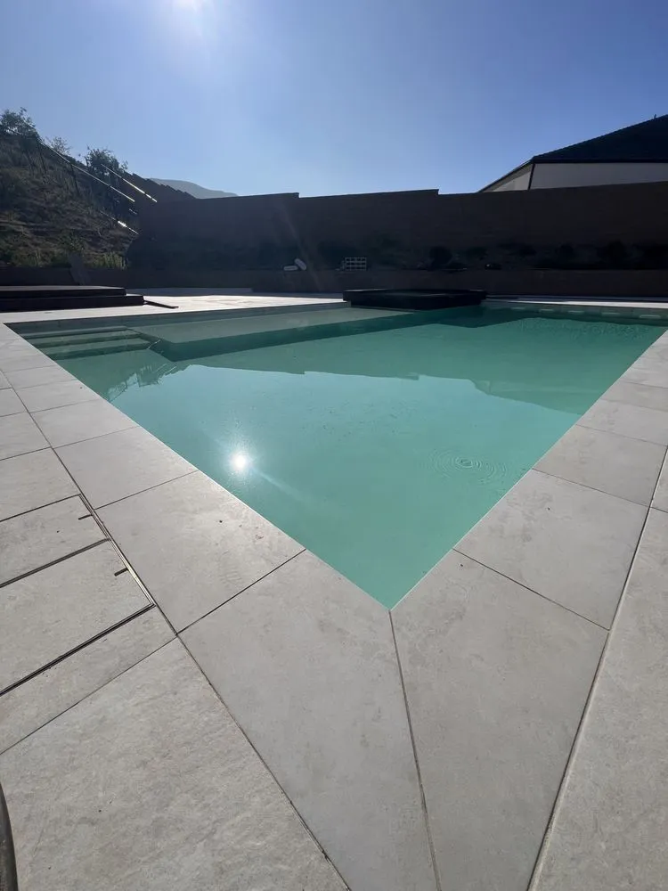 Top-rated lawn mowing service in Los Angeles, CA by Matul’s Construction and Landscape