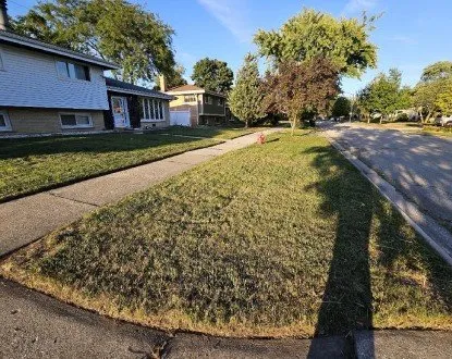 Top-rated outdoor landscaping experts serving Wood Dale, IL - Maui's Landscaping