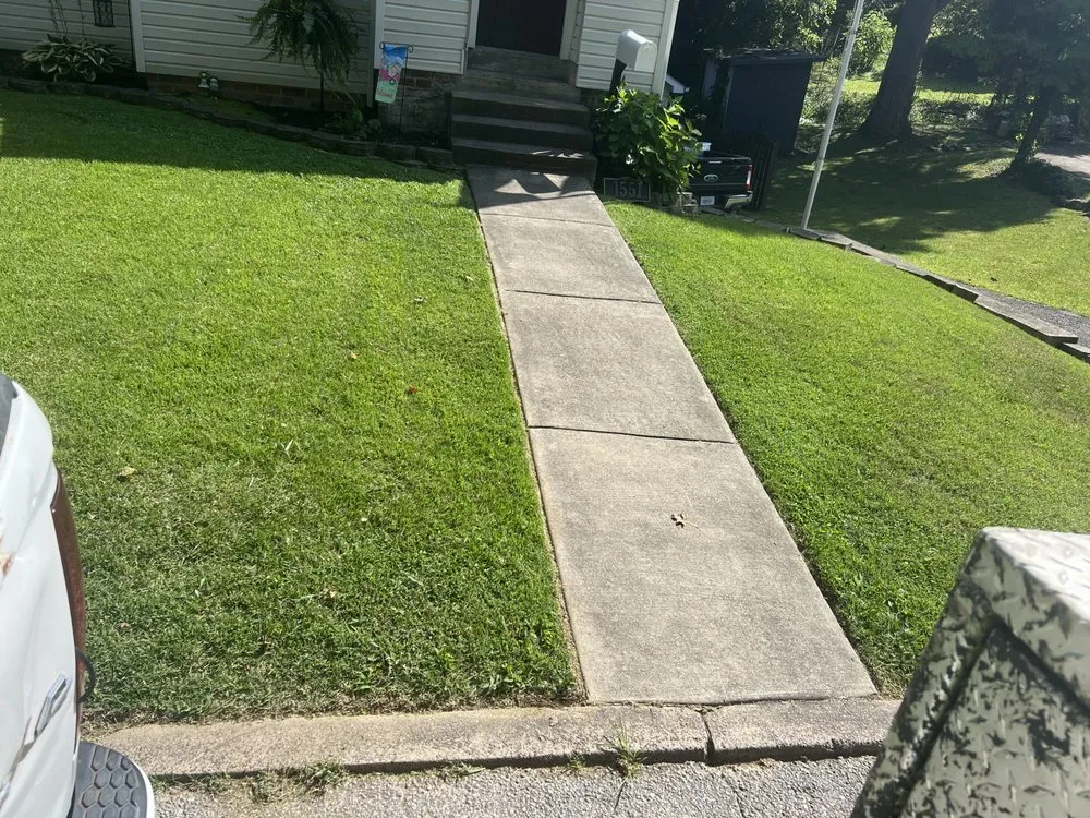 Custom lawn care service in Ashland, KY - Mauks Maintenance And Lawn Care