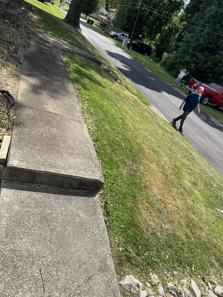 Expert garden landscaping experts serving Ashland, KY - Mauks Maintenance And Lawn Care