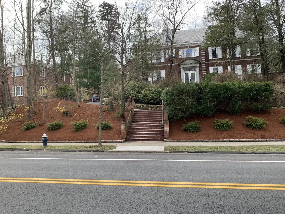 Local lawn mowing service experts serving Chelmsford, MA - Mauricio & C Services