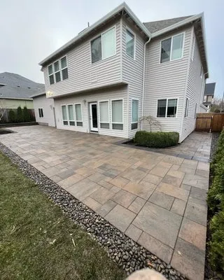 Mauro's Landscaping Logo