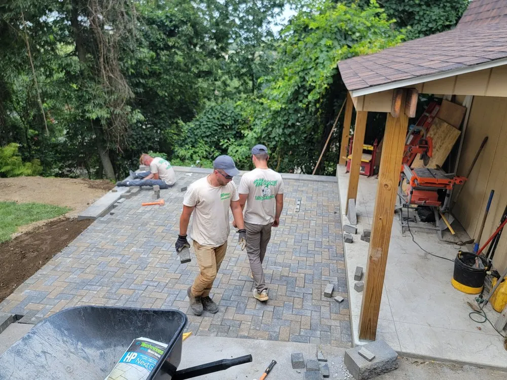 Custom outdoor landscaping experts serving Pittsburgh, PA - Maust Landscaping