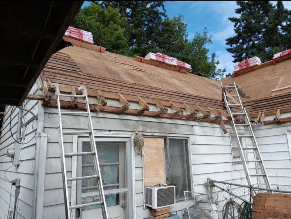 Top-rated lawn care service with custom design across Eugene, OR - Maverick Landscaping And Construction