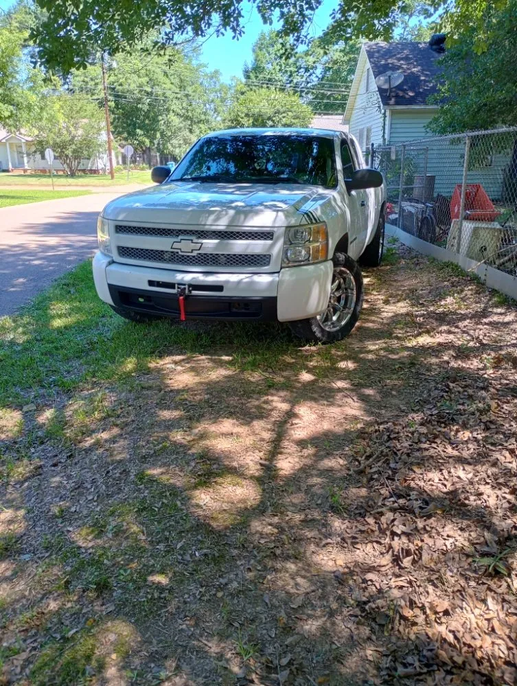 Custom lawn mowing service in Grenada, MS by Maverick Towing Landscaping and Home demolition