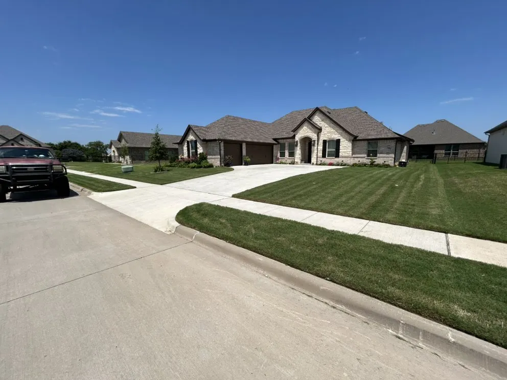 Expert yard maintenance in Cleburne, TX by Mav’s Lawn Care