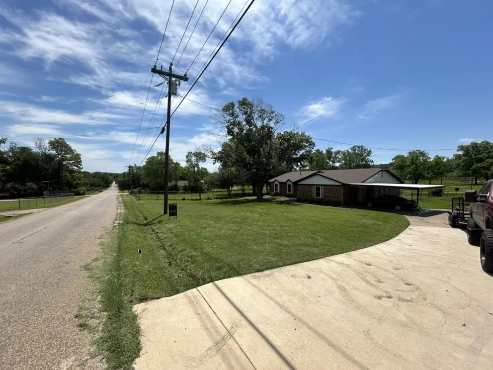 Custom yard maintenance experts serving Cleburne, TX - Mav’s Lawn Care