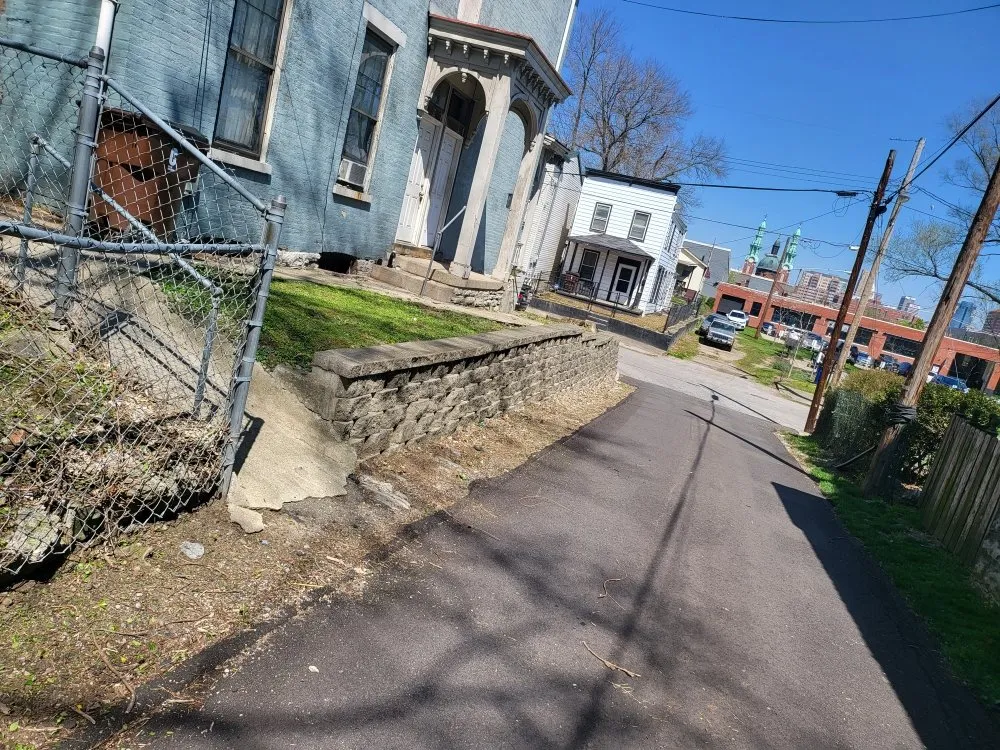 Affordable lawn care service in Covington, KY by Mawleyy-Mal's Lawncare