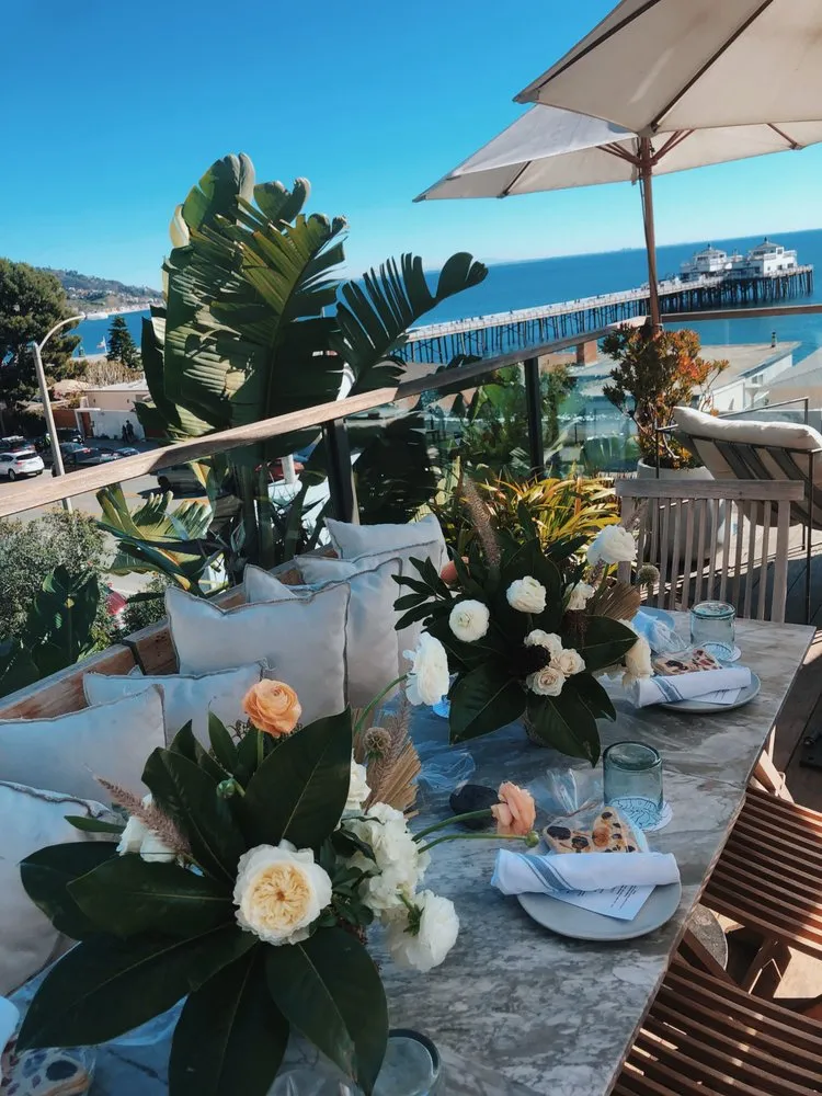 Affordable yard maintenance in Los Angeles, CA by Maximum Bloomage