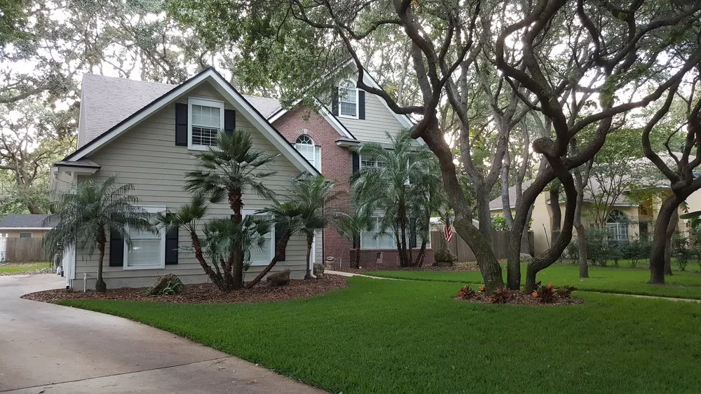 Local outdoor landscaping experts serving Jacksonville, FL - Maxlawn