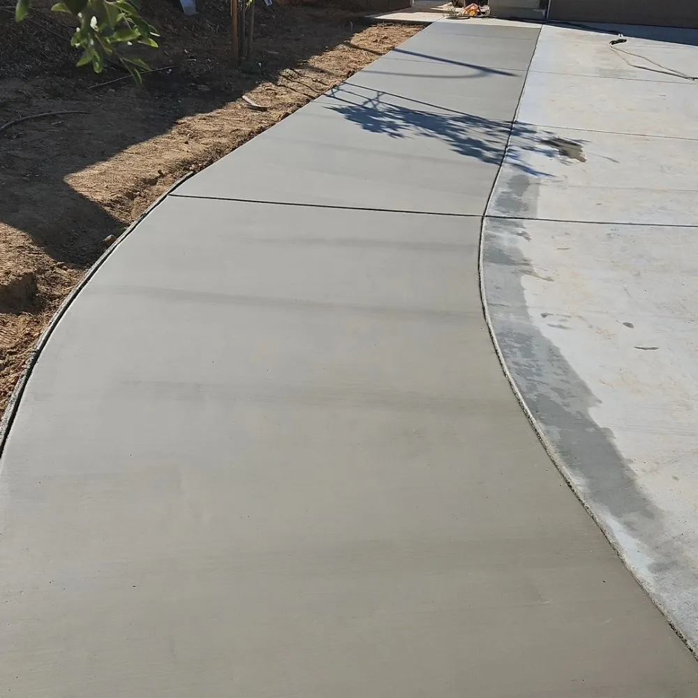 Custom lawn mowing service in Moreno Valley, CA by Mayan Construction