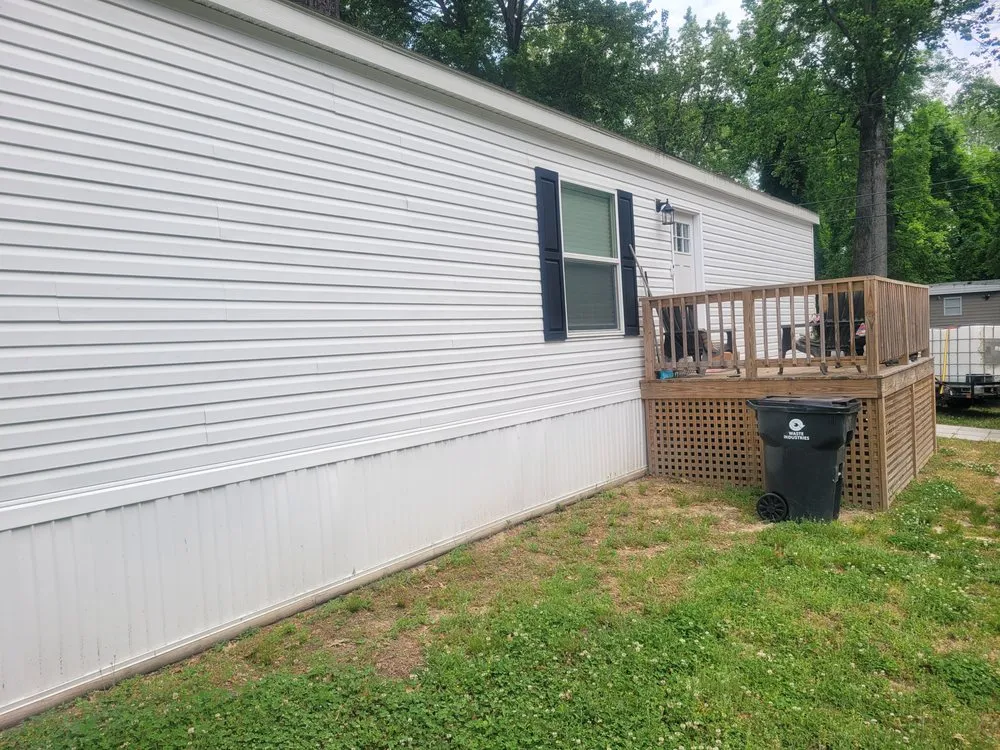 Local outdoor landscaping experts serving Hampton, VA - Mayday General Maintenance