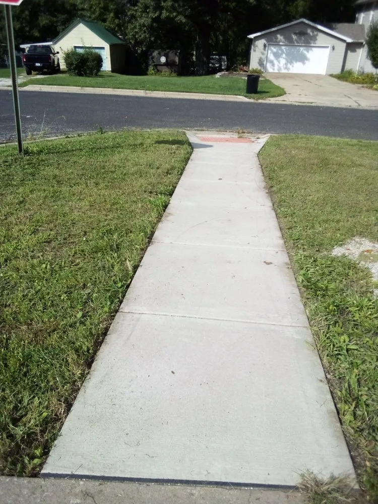 Expert landscaping services in Eureka, IL - Mayhall's Clean Cut Lawn Services